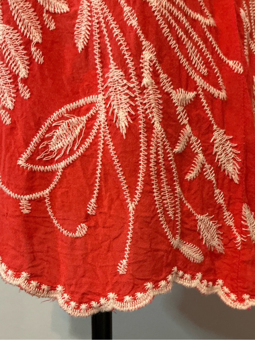 Solitaire Coral Red & White Embroidered Ruffled Short Sleeve Blouse Size Large - Picture 8 of 14